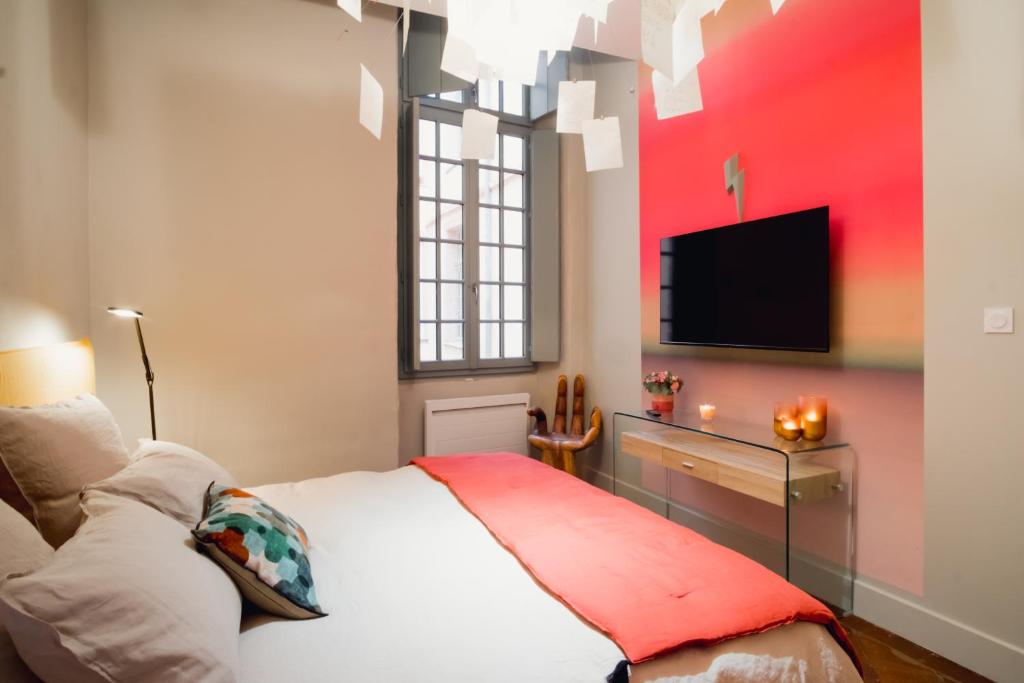 room five - parking, balnéothérapie, place nationale, un havre de paix - 2