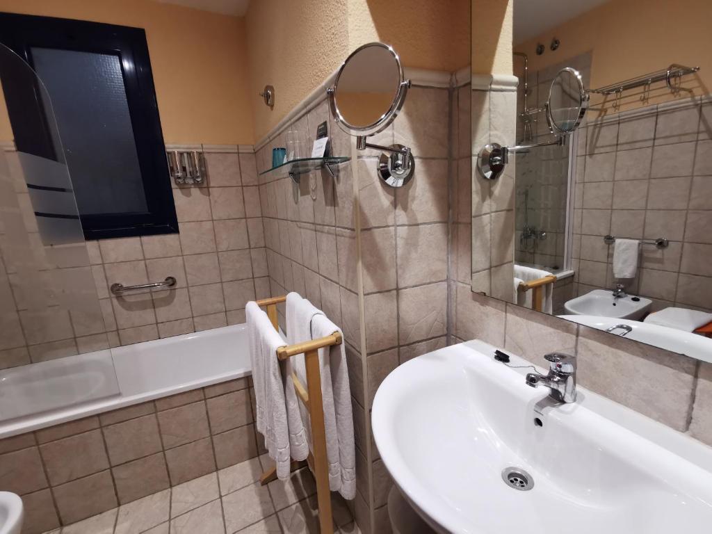Hotel Sant Joan — Hotel rooms in Palamos, Catalonia