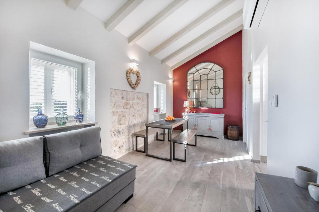 Jully apartment with swimming pool, Babino Polje