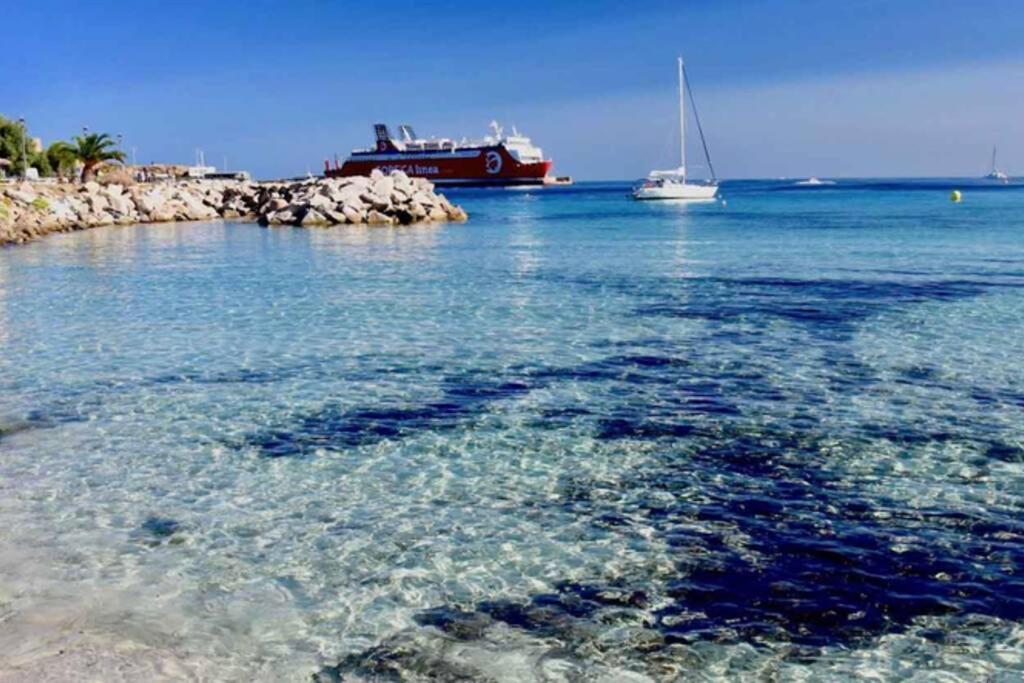 Marché couvert, LʼÎle-Rousse