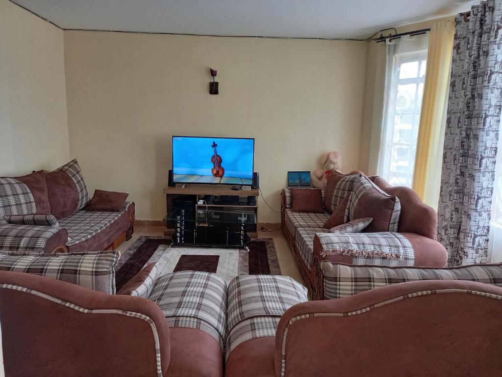 Ree Homestay &amp; Safaris - JKIA — Hotel in Nairobi