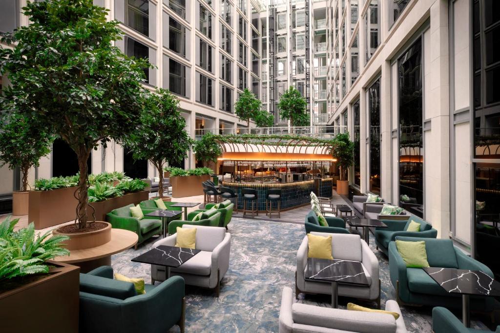 Bar/lounge, Leonardo Royal Hotel London St Paul in London