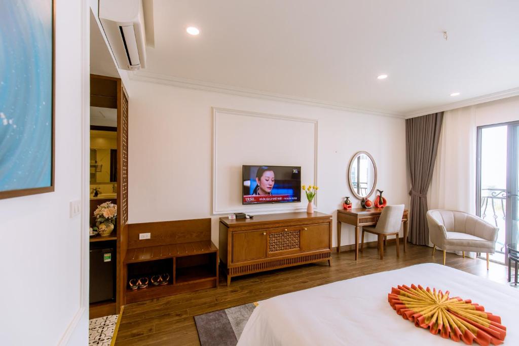 Shared lounge/TV area