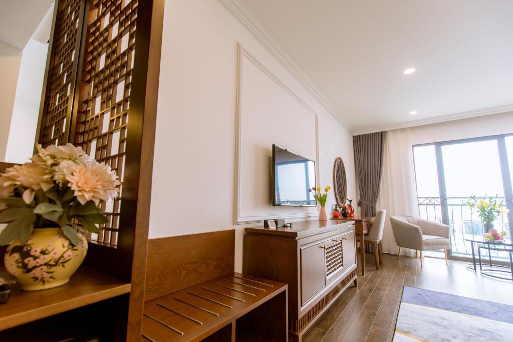 Shared lounge/TV area