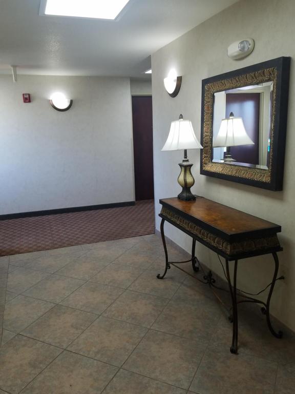 HomeTown Hotel Bryant photo