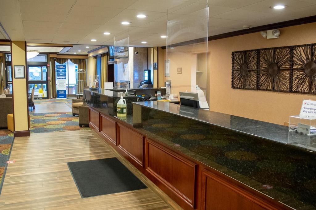 Best Western PLUS Lockport Hotel photo