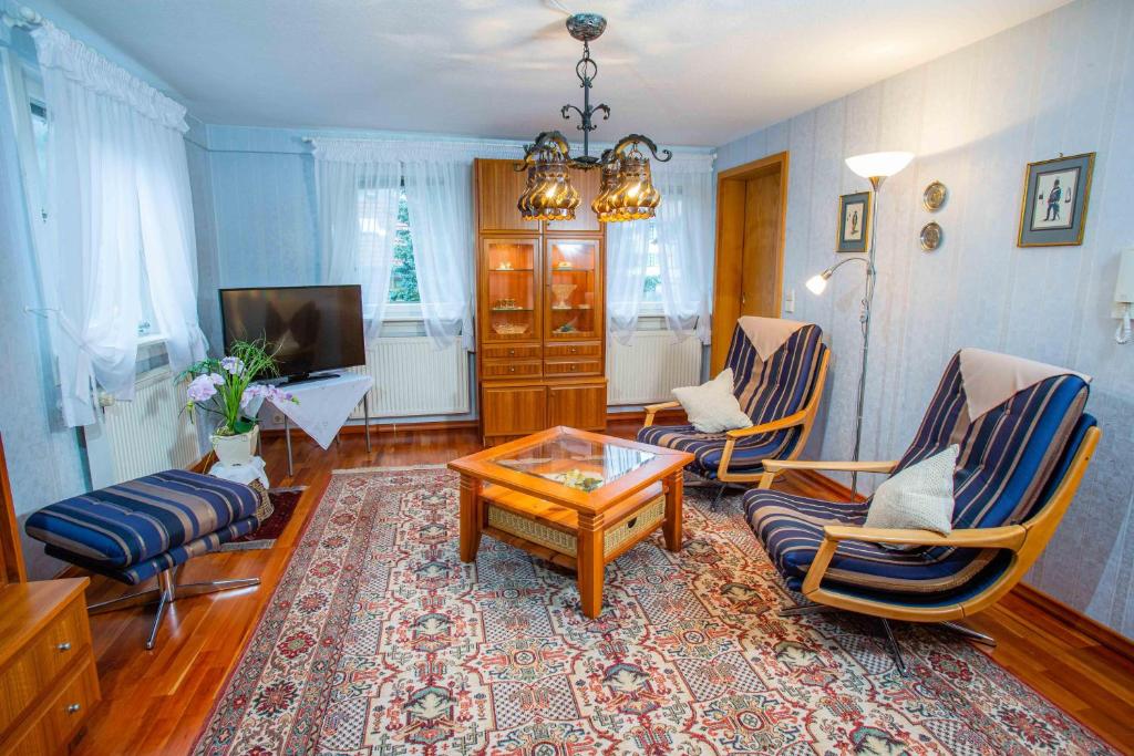 Ferienwohnung-Im-Kelterhaus-Wohnung-Blauer-Salon photo