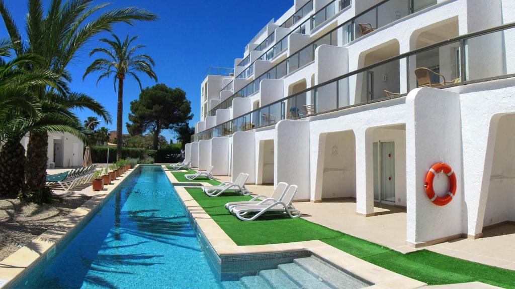 Aparthotel Ses Fotges — Basen in Playa de Muro, Baleary