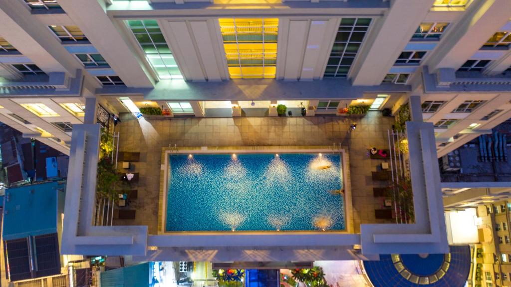 Chung cu the manor 2 phong 38m2 view lau cao nhin ra thanh pho photo