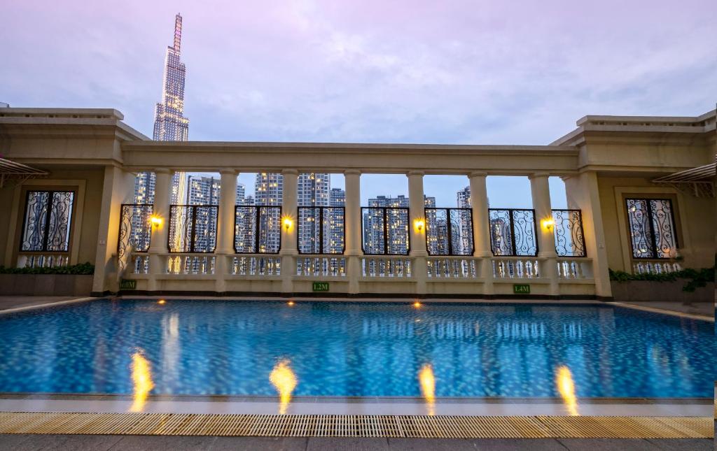 Chung cu the manor 2 phong 38m2 view lau cao nhin ra thanh pho photo