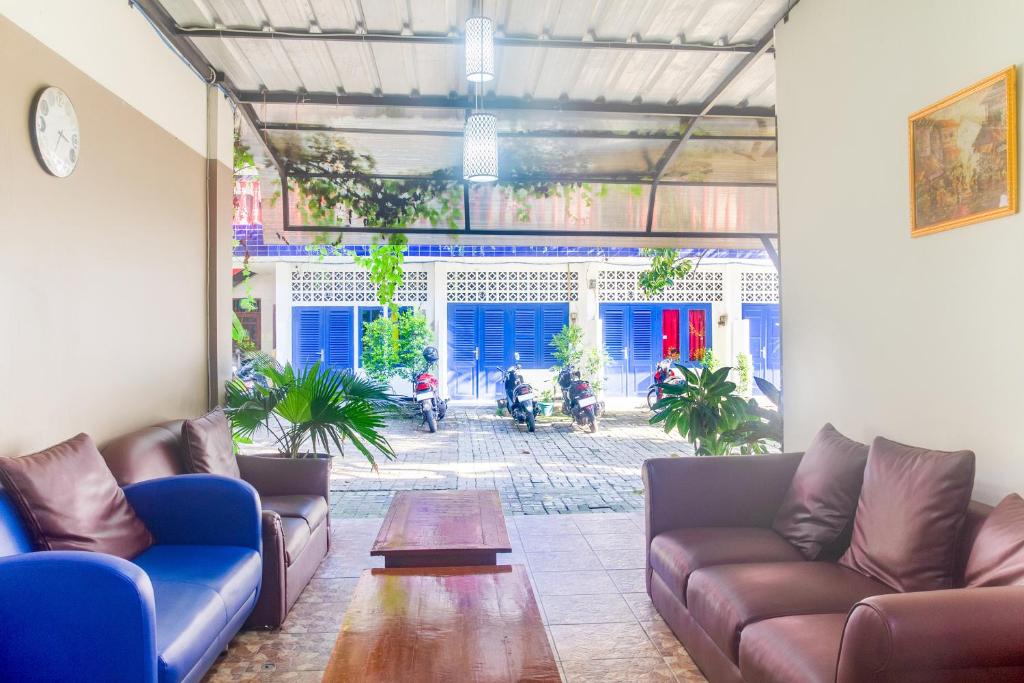 Urbanview Hotel Minongga Pondok Labu photo