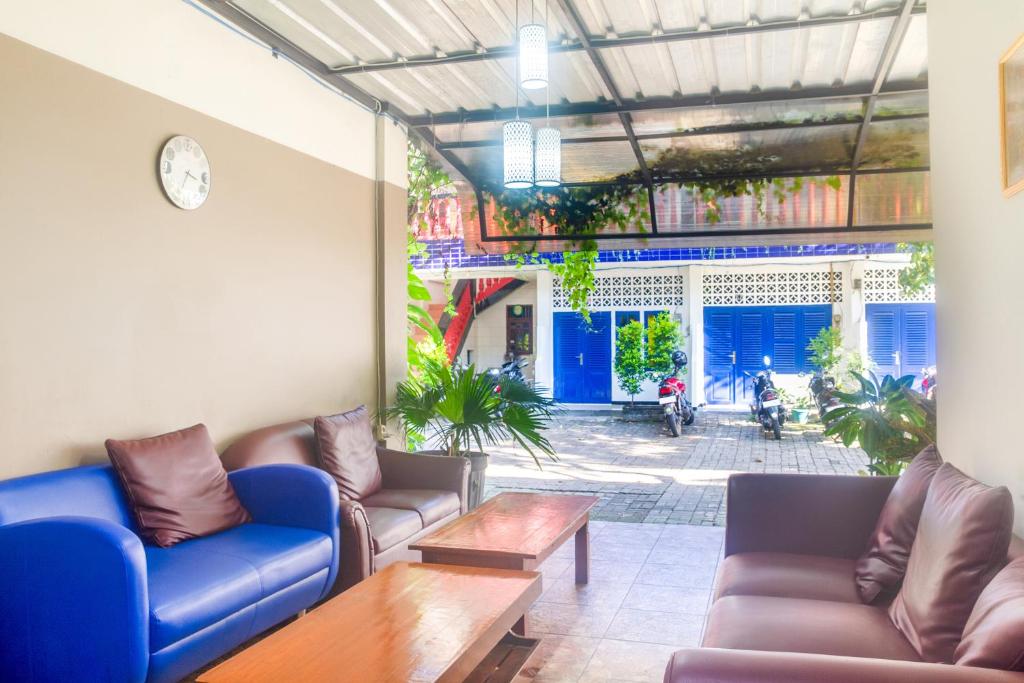 Urbanview Hotel Minongga Pondok Labu photo