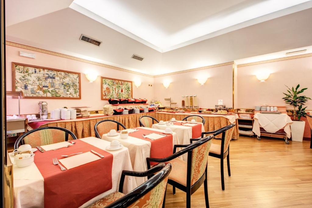 Restaurant, Brunelleschi Hotel in Milan