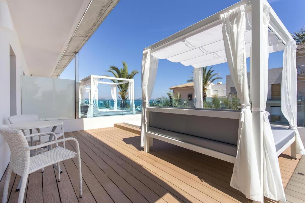 Llaut Boutique Hotel — Hotel rooms in Can Picafort, Balearic Islands