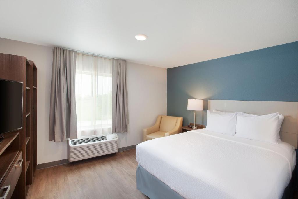 WoodSpring Suites Plano - North Dallas photo