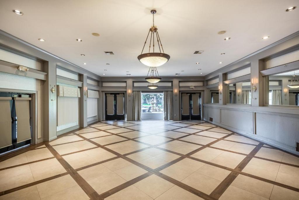 Inn Marin And Suites An Ascend Hotel Collection Member Photo 39