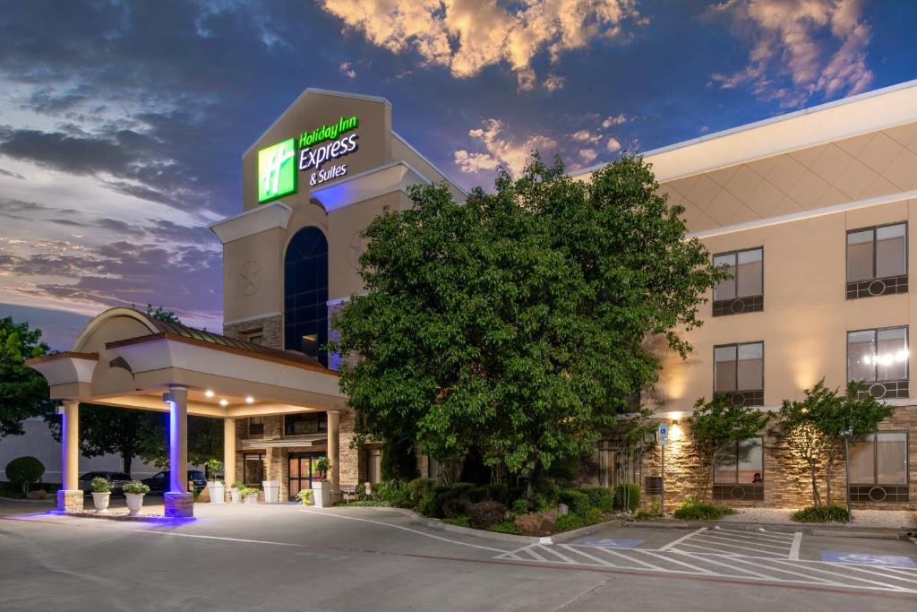 Holiday Inn Express Arlington Interstate 20 Parks Mall photo