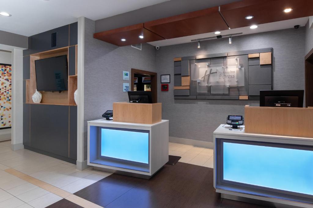 Holiday Inn Express Arlington Interstate 20 Parks Mall photo