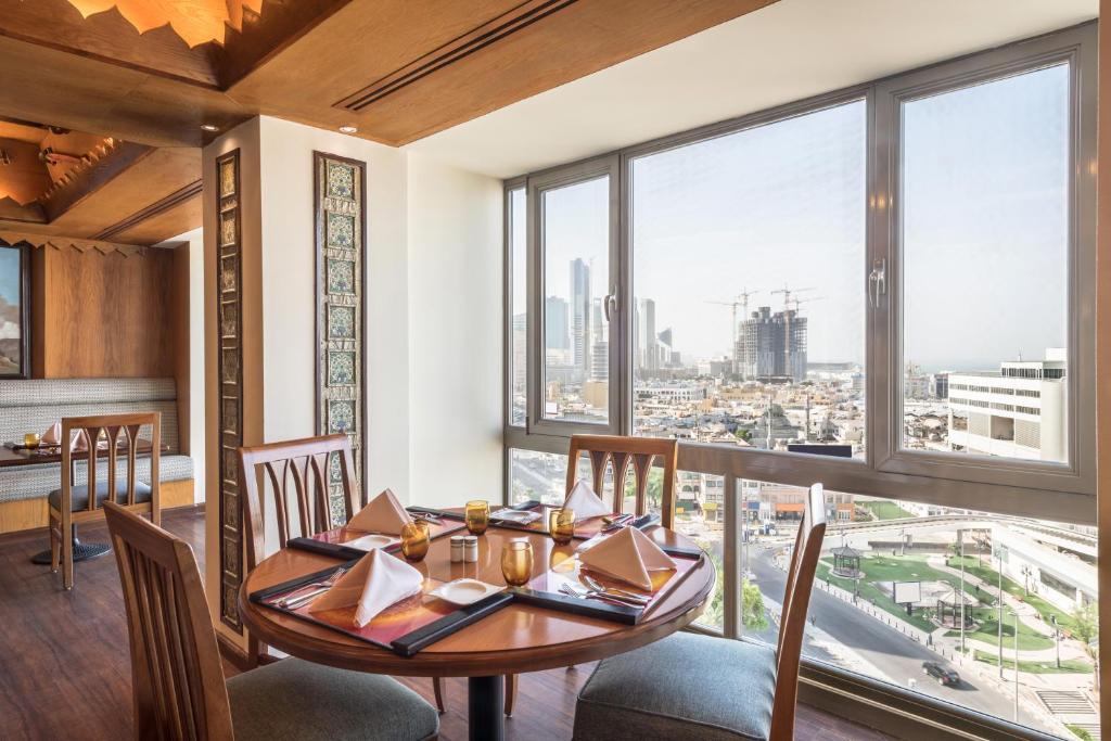 Restaurant, Oasis Hotel in Kuwait