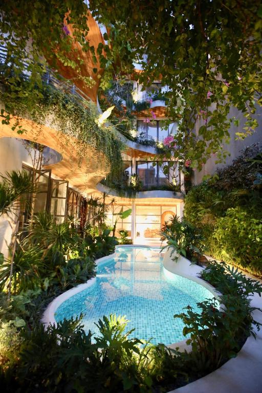 CityHouse - City Oasis photo