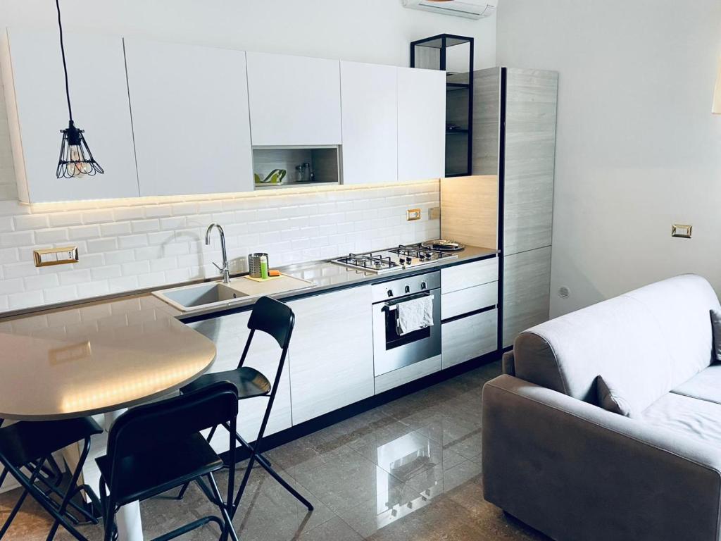 INTERNO DIECI - 4