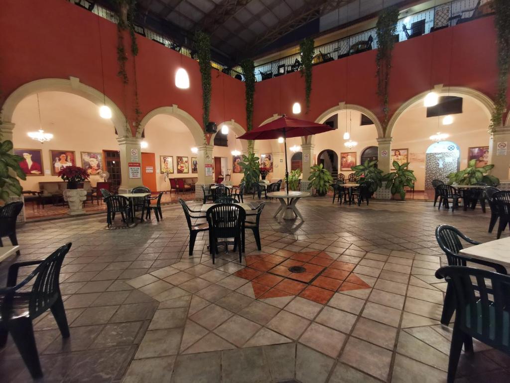 Hotel Doralba Inn - 2