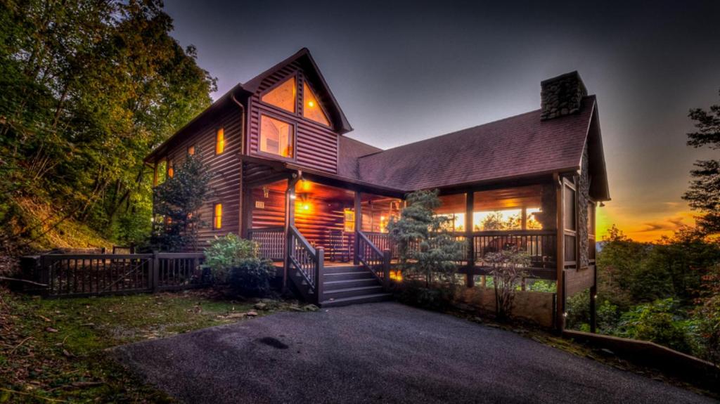 Pinecone Peak, Mineral Bluff