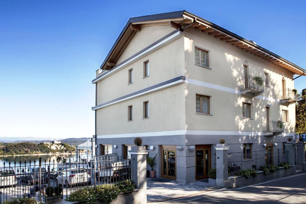 Via San Carlo 11 Arona Hotel Ristorante San Carlo, Arona - Prezzi aggiornati 2022