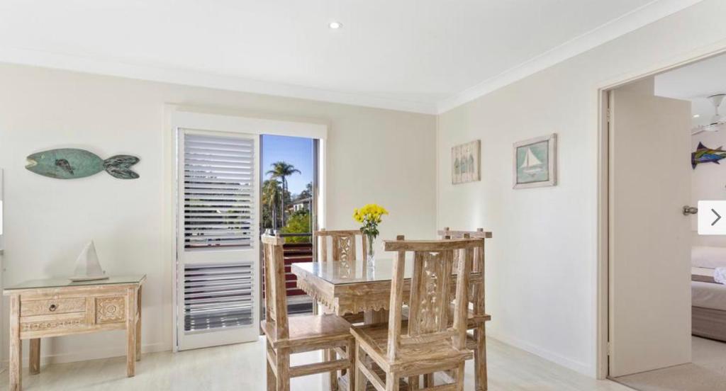 Coconuts - 2 balconies and stroll to choice of 2 beaches, Nelson Bay