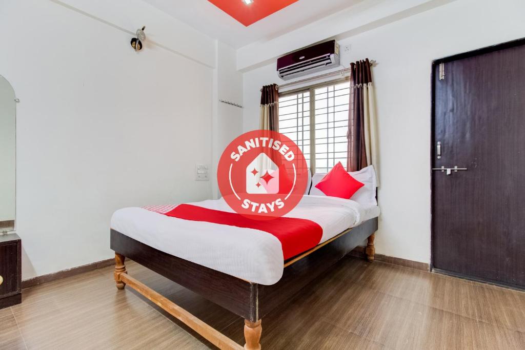 OYO Flagship 47852 Warunase Palace