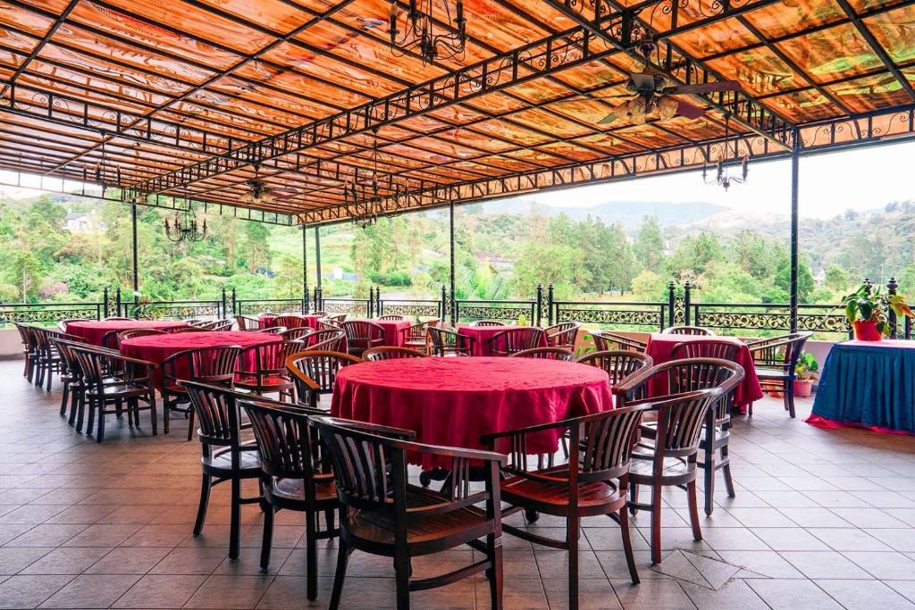 โรงแรมคาซ่า เดอ ลา โรซ่า (Casa De La Rosa Hotel)