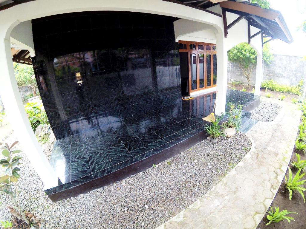 Garden Yard Homestay Jogja photo