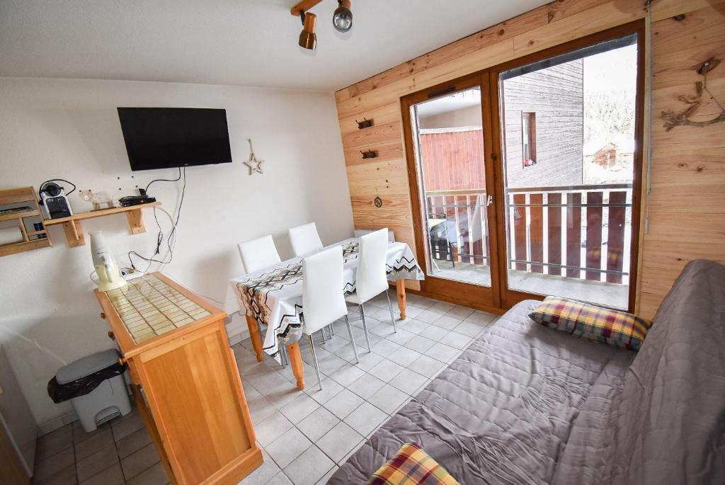 Le Pied des Pistes A13, Joli Studio tout confort 4 pers, vue vallée imprenable, DRAPS NON COMPRIS - 4