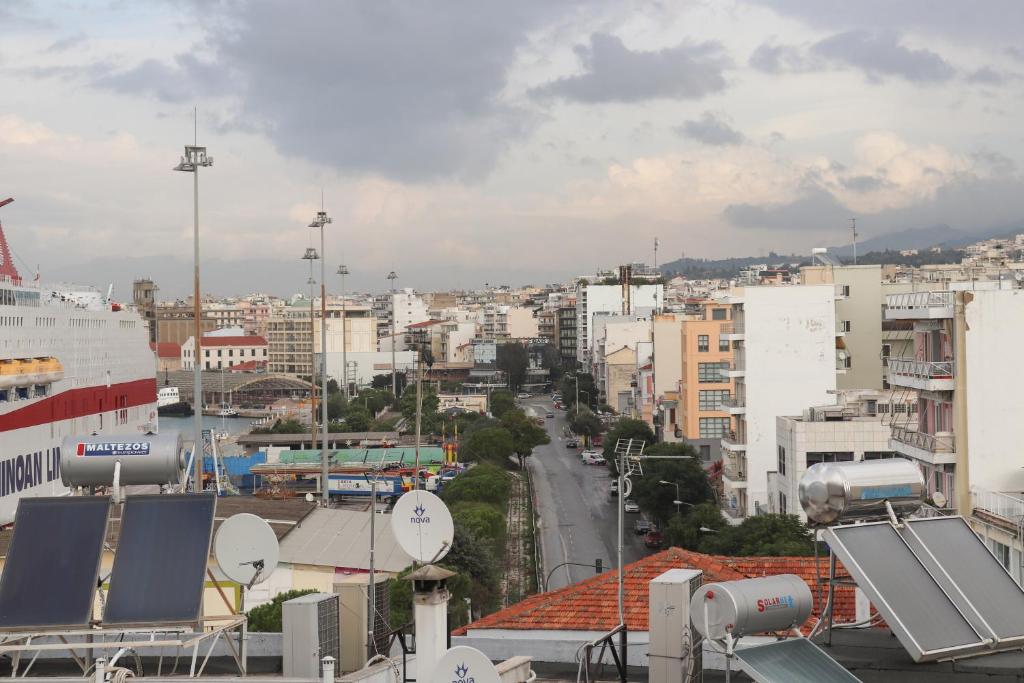 ☆Minimal 6 floor Apartment in the Center of Patras photo