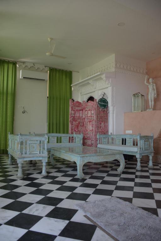 Hotel Mewari Villa Udaipur photo