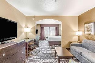 La Quinta Inn & Suites by Wyndham Meridian / Boise West photo