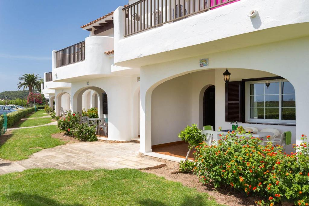 Son Bou Playa Gold by Menorca Vacations — Hotel building in Son Bou, Balearic Islands