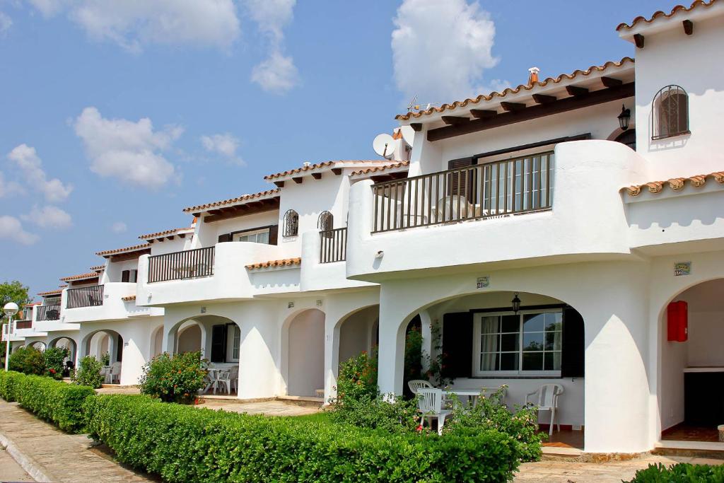 Son Bou Playa Gold by Menorca Vacations — Hotel building in Son Bou, Balearic Islands