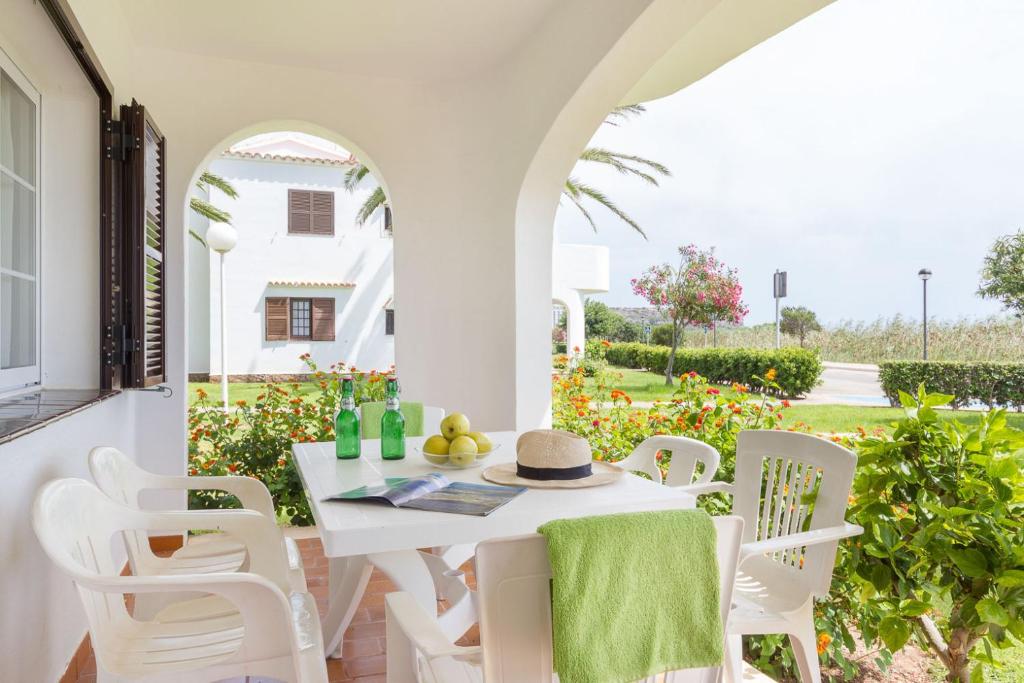 Son Bou Playa Gold by Menorca Vacations — Hotel building in Son Bou, Balearic Islands