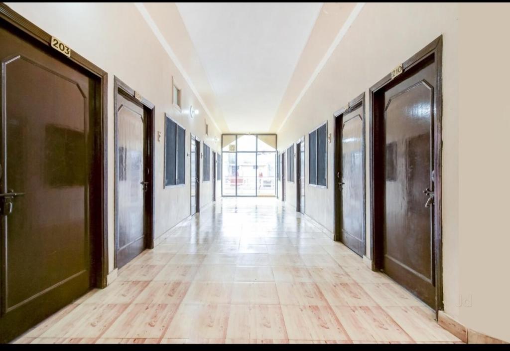 Capital O 71043 Hotel Kingsman 外観