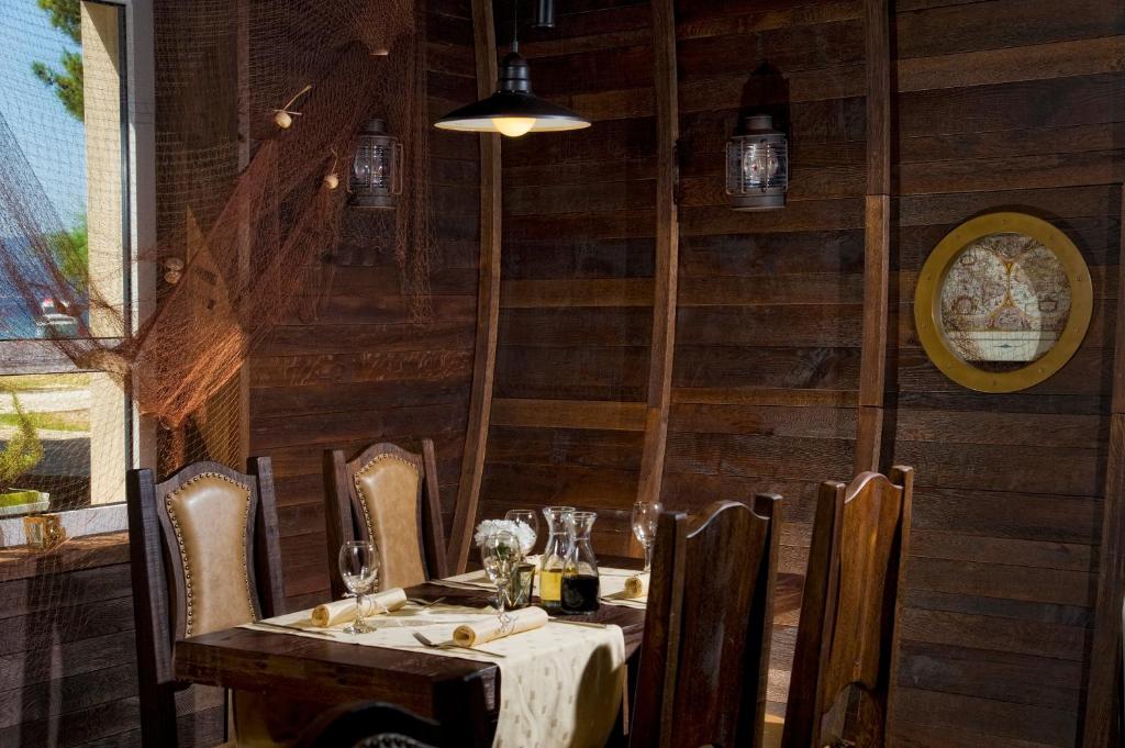 ホテル プラザ オミシュ (Hotel Plaza Omis) レストラン