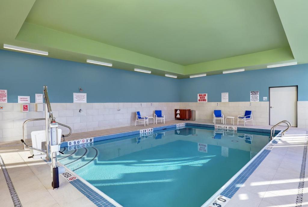 Candlewood Suites Kingston West - Gardiner Road photo