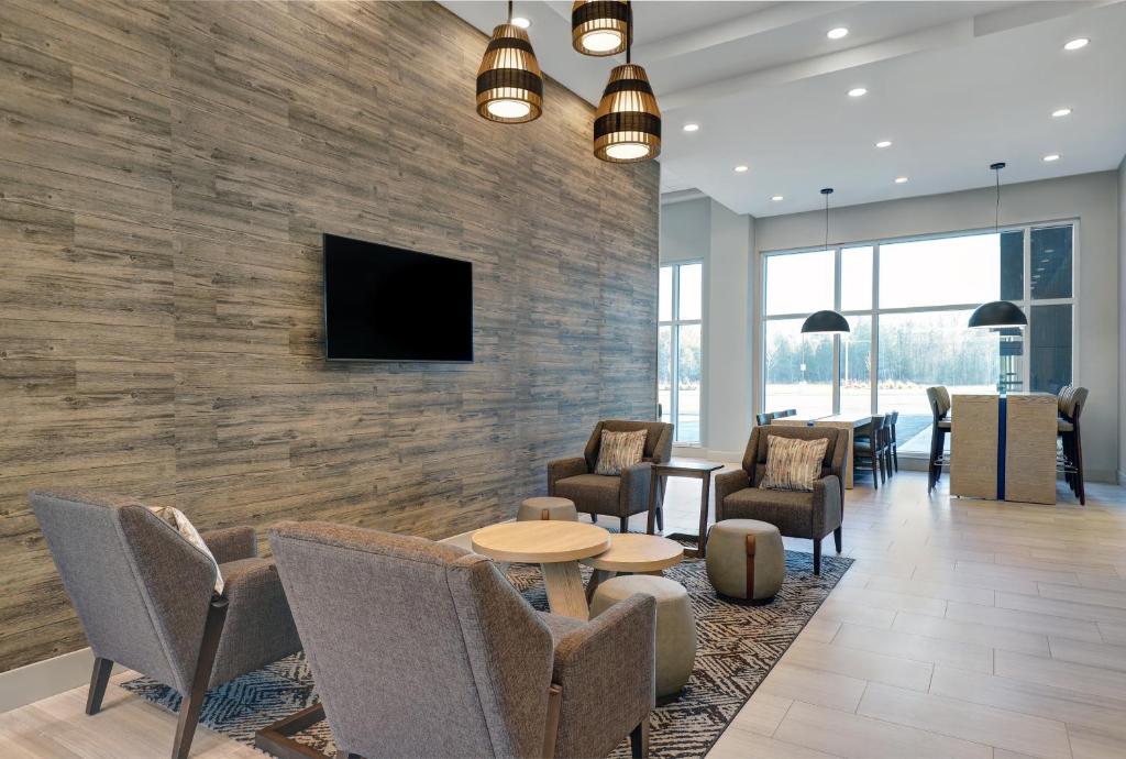 Candlewood Suites Kingston West - Gardiner Road photo