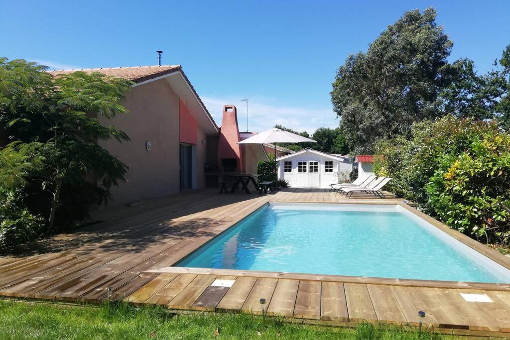 Grande maison familiale piscine et jardin - 2