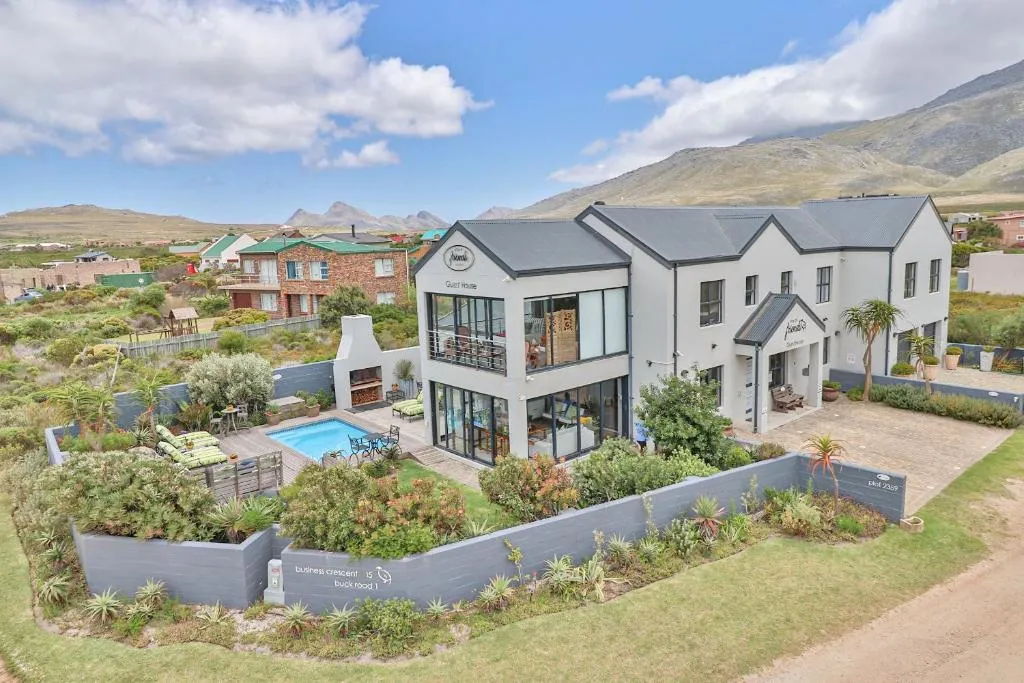 Stay At Friends, hotel in Bettyʼs Bay