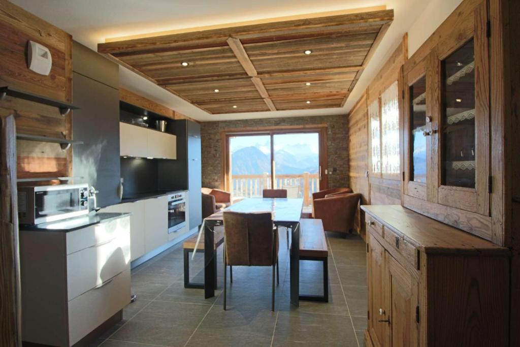 ODYSSEE B203 Vaste appartement en vieux bois sur les pistes, vue panoramique - 1
