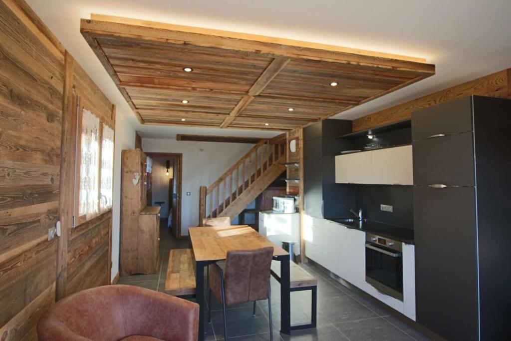 ODYSSEE B203 Vaste appartement en vieux bois sur les pistes, vue panoramique - 3
