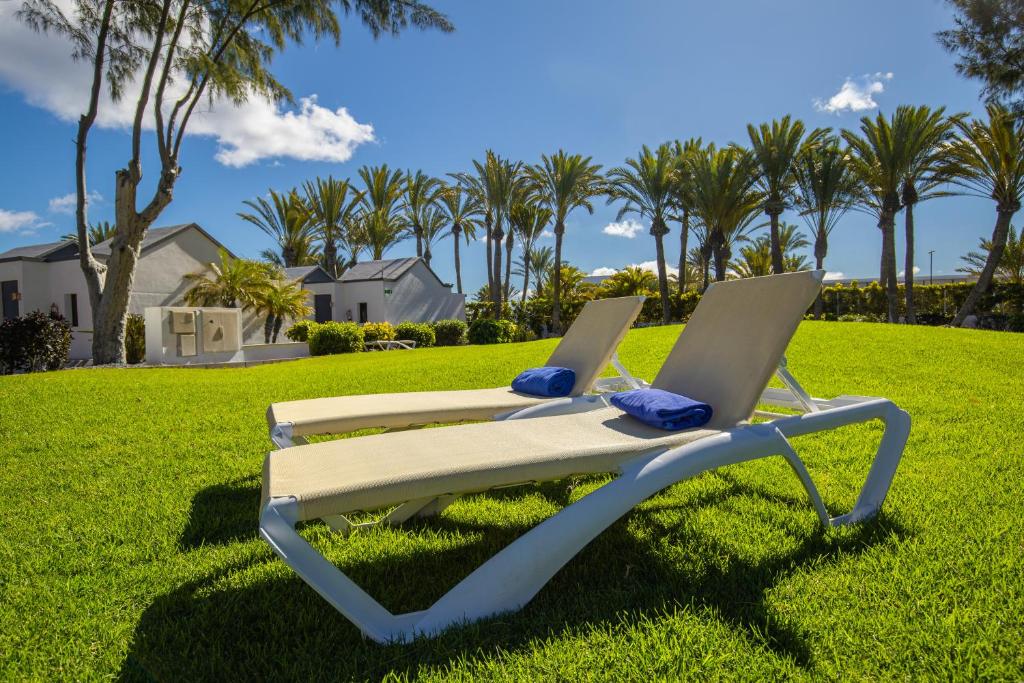 R2 Romantic Fantasia Suites - Adults Only — Beach in Tarajalejo, Canary Islands
