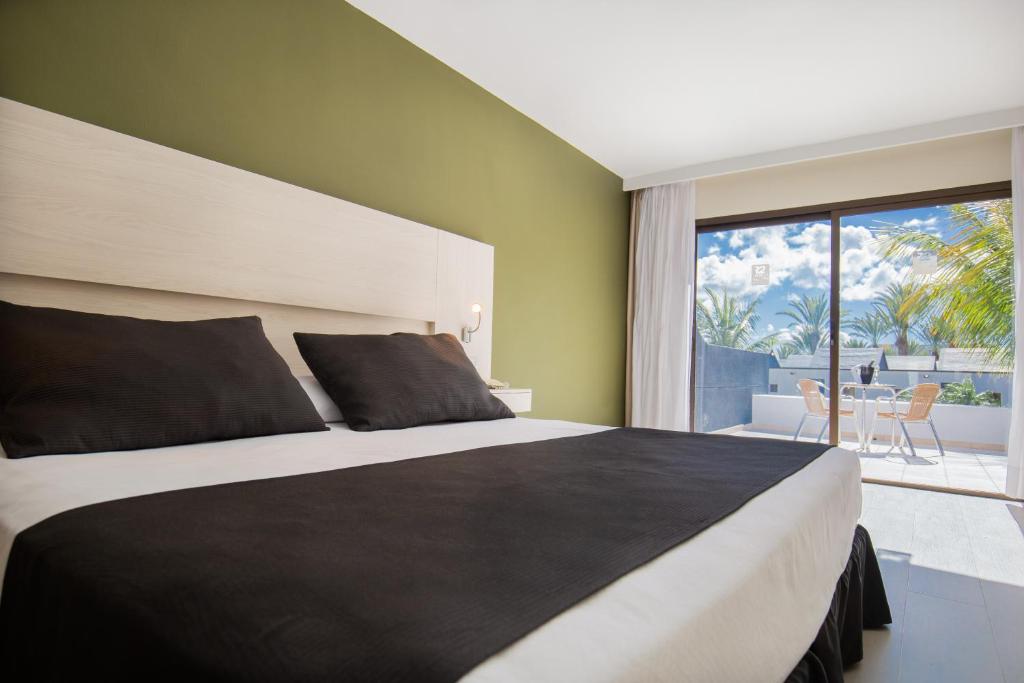 R2 Romantic Fantasia Suites - Adults Only — Hotel rooms in Tarajalejo, Canary Islands