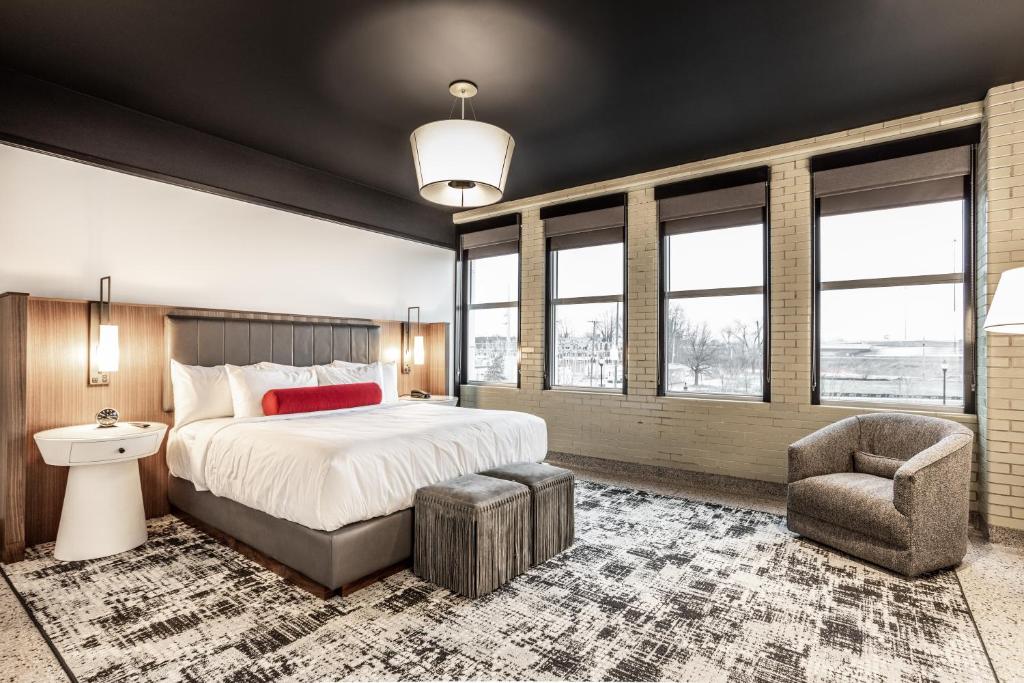 Bottleworks Hotel photo